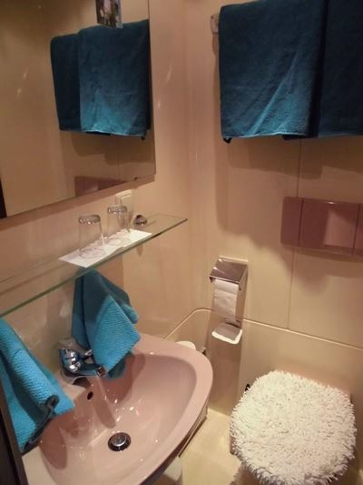 Double room, shower, toilet