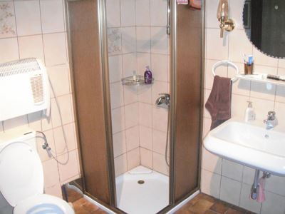 Holiday home, shower and bath, toilet, 3 bed rooms