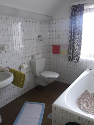 Camera doppia, doccia e bagno, WC, 1 camera da letto