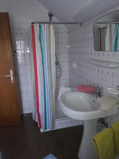 Camera doppia, doccia e bagno, WC, 1 camera da letto