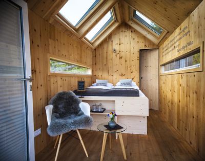 Hut, toilet, 1 bed room