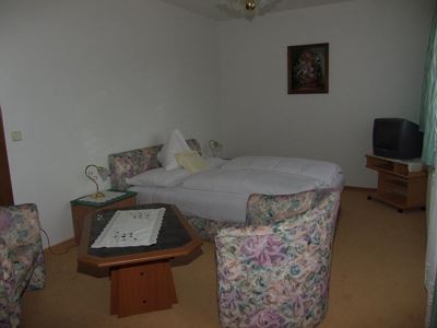 Family room, shower, toilet, 2 bed rooms