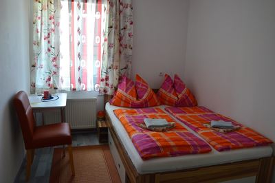 Double room, shared shower/shared toilet, facing the road