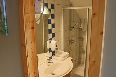 Camera a 5 letti, toilette e bagno/doccia separati, balcone