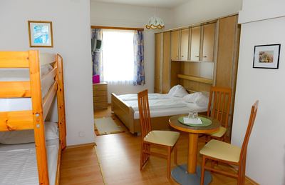 4-bed room, shower, toilet, north