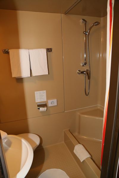 Shared room, shower, toilet, south