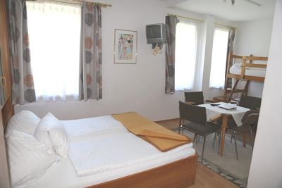 4-bed room, shower, toilet, north