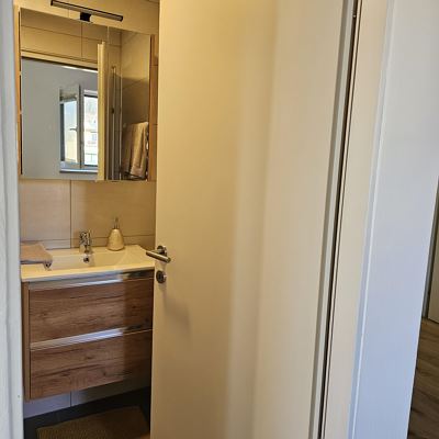 Apartment, shower, toilet, good as new