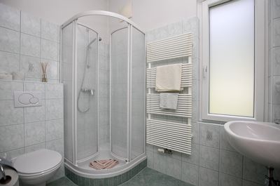 Camera singola, doccia o bagno, WC, balcone