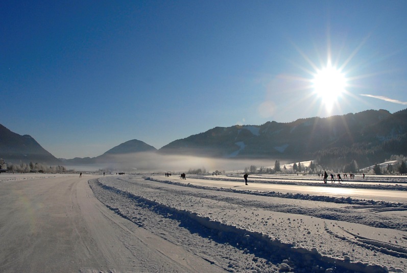 Tip: Ice skating on Lake Weissensee